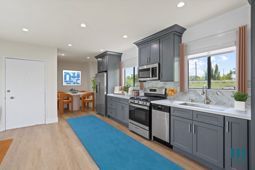 More Photos Of 2001 Penmar Ave, Venice Apartments For Sale