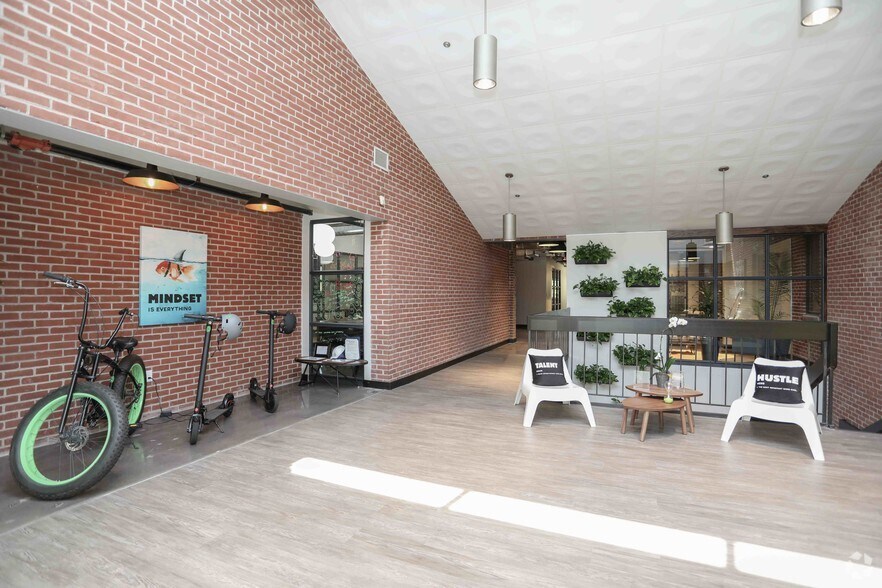 More Photos Of 880 Harrison St SE, Leesburg Coworking Space