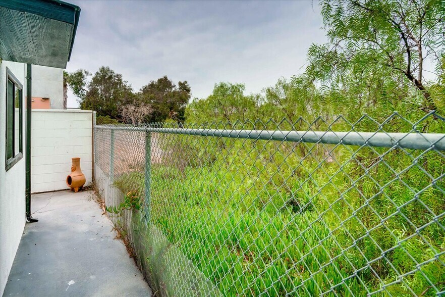 More Photos Of 323-325 Culver Blvd, Playa Del Rey Storefront Retail Residential For Sale