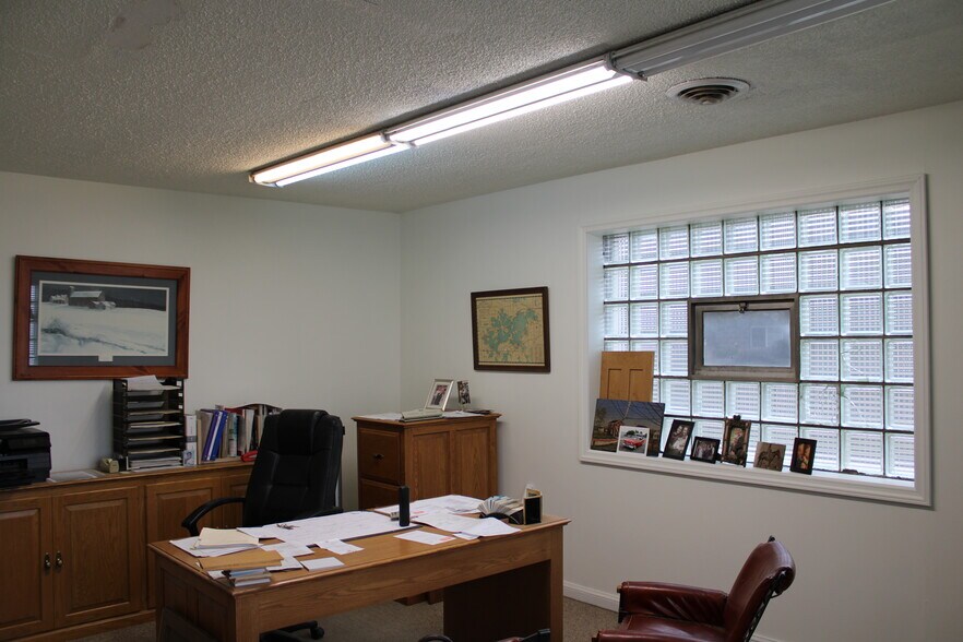 More Photos Of 140-150 Jackson Ave N, Hopkins Service For Sale
