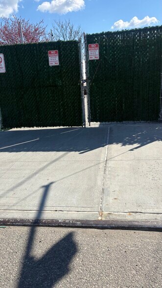 More Photos Of 158-01 Cross Bay Boulevard, Howard Beach Land For Lease