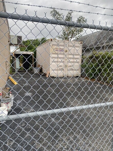 More Photos Of 300 NW 2nd Ave, Hallandale Beach Warehouse For Lease