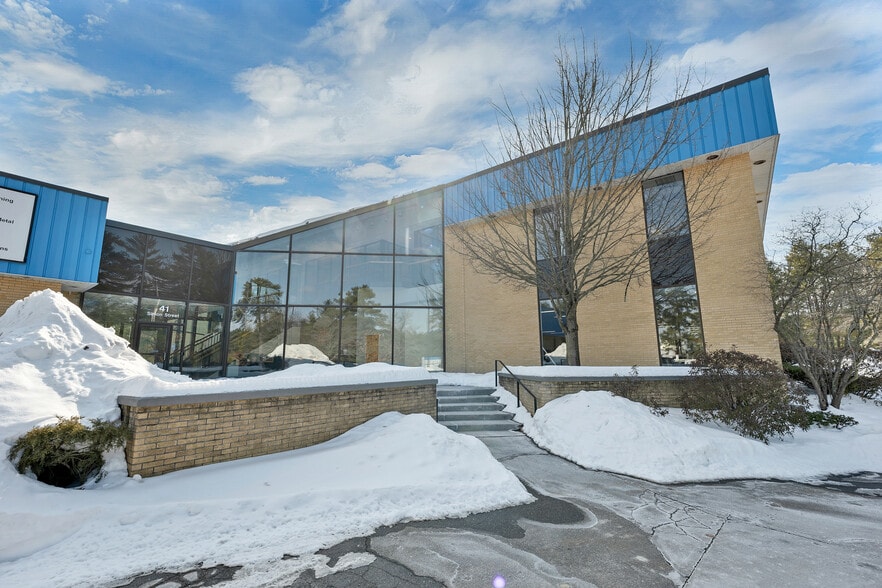 More Photos Of 41 Simon St, Nashua Flex For Lease