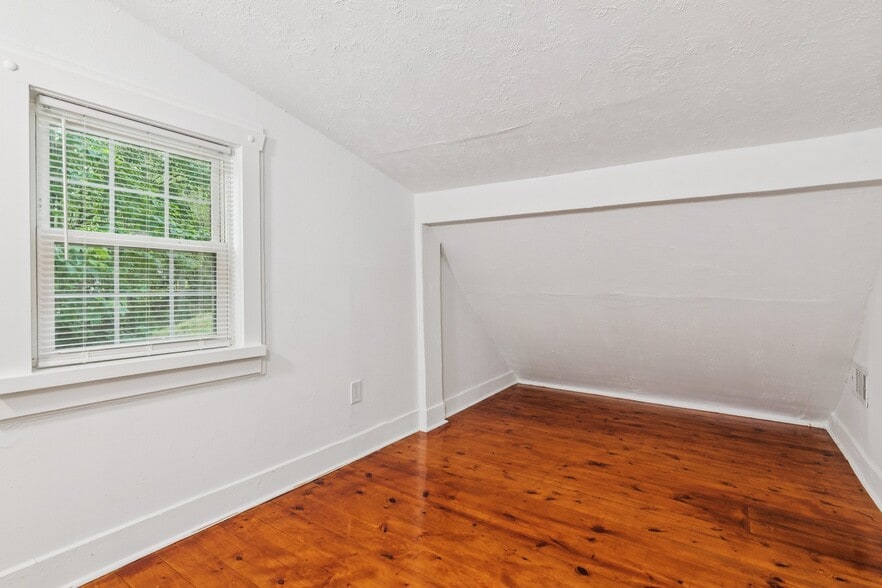 More Photos Of 375 Deerfield Dr, Dahlonega Multifamily For Sale