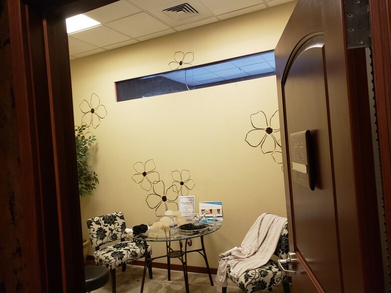 More Photos Of 7525 S Union Park Ave, Sandy Bank For Sale