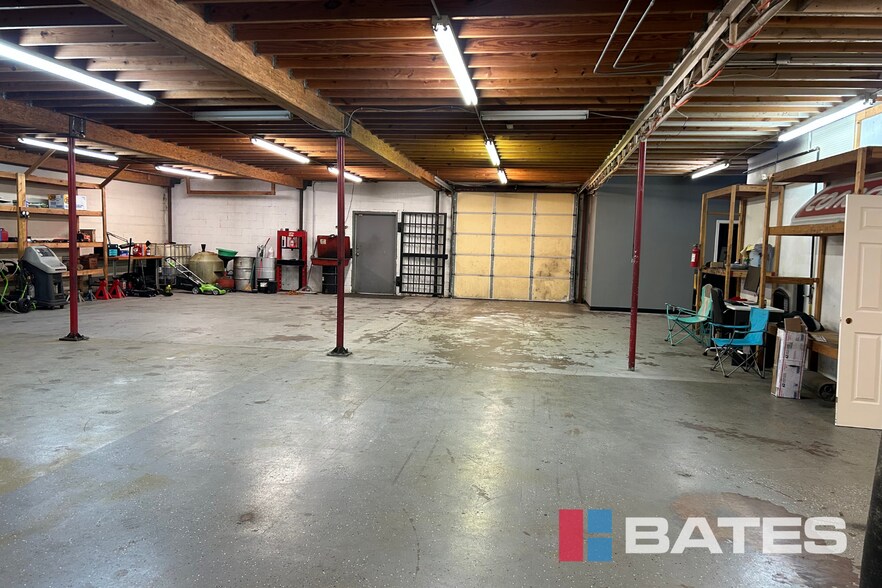 More Photos Of 2921 E Abram St, Arlington Manufacturing For Sale