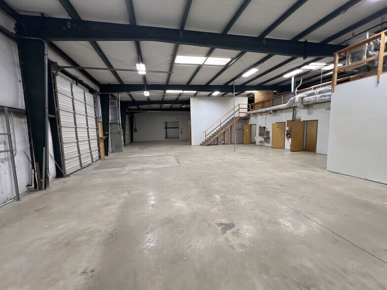 More Photos Of 524 Mineral Ter, Birmingham Light Manufacturing For Lease