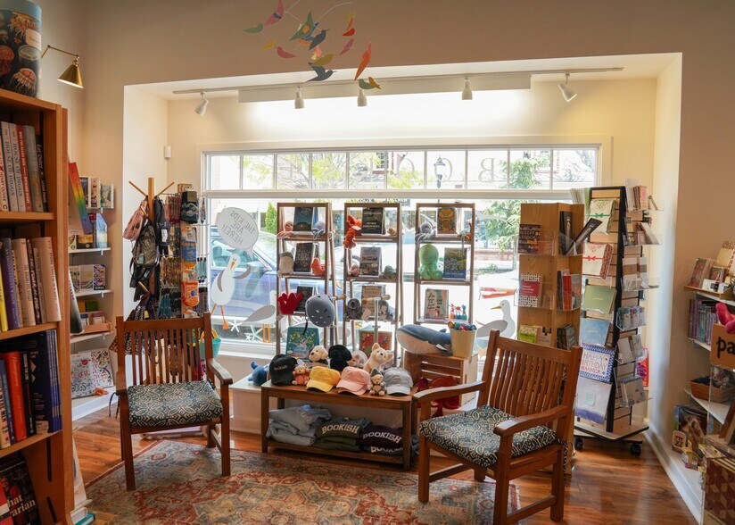 More Photos Of 199 Main St, Falmouth Storefront For Sale