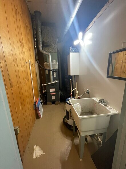 More Photos Of 522 S Main St, Elkhart Storefront Retail Residential For Lease