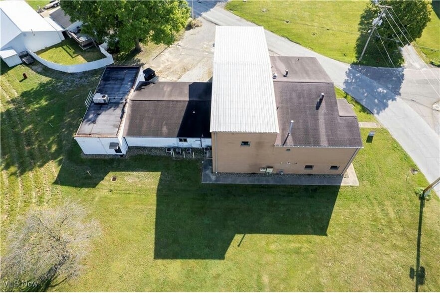 More Photos Of 390 E Wood St, Shreve Flex For Sale