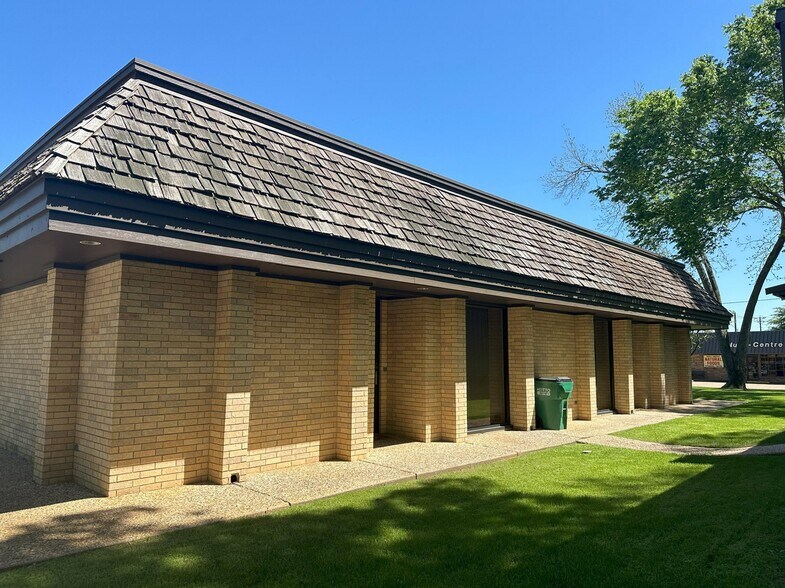 More Photos Of 901 N Mallard St, Palestine Medical For Sale