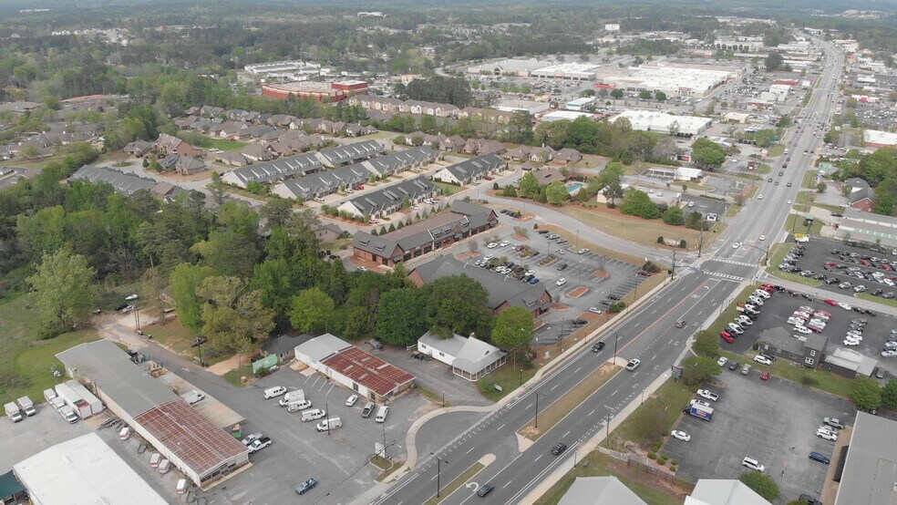 More Photos Of 1319 Opelika Rd, Auburn General Retail For Sale