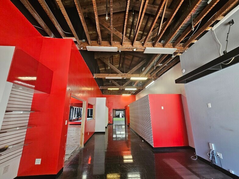 More Photos Of 400 W Pico Blvd, Los Angeles Health Club For Lease