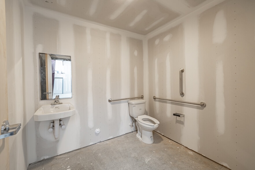 More Photos Of 8145 Pine Ridge Rd, Mechanicsville Flex For Lease