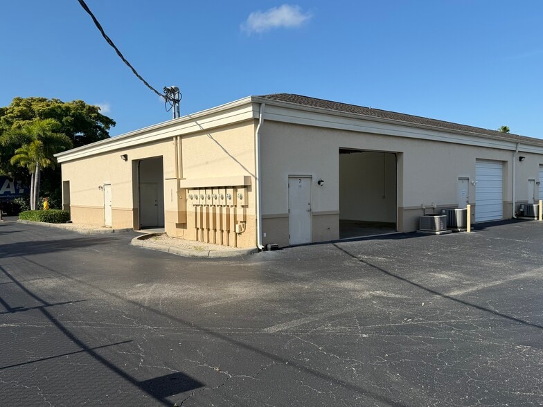 More Photos Of 5929 Youngquist Rd, Fort Myers Warehouse For Lease