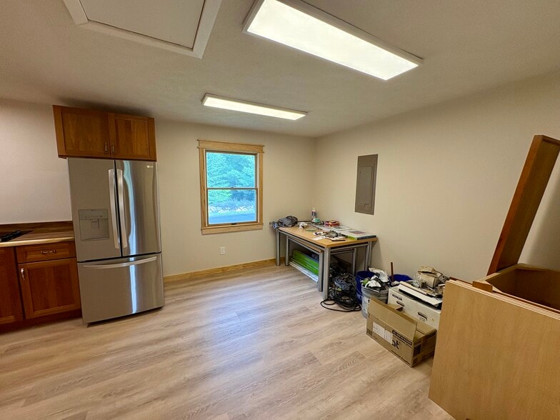 More Photos Of 9066 N Bayshore Dr, Elk Rapids Office For Lease