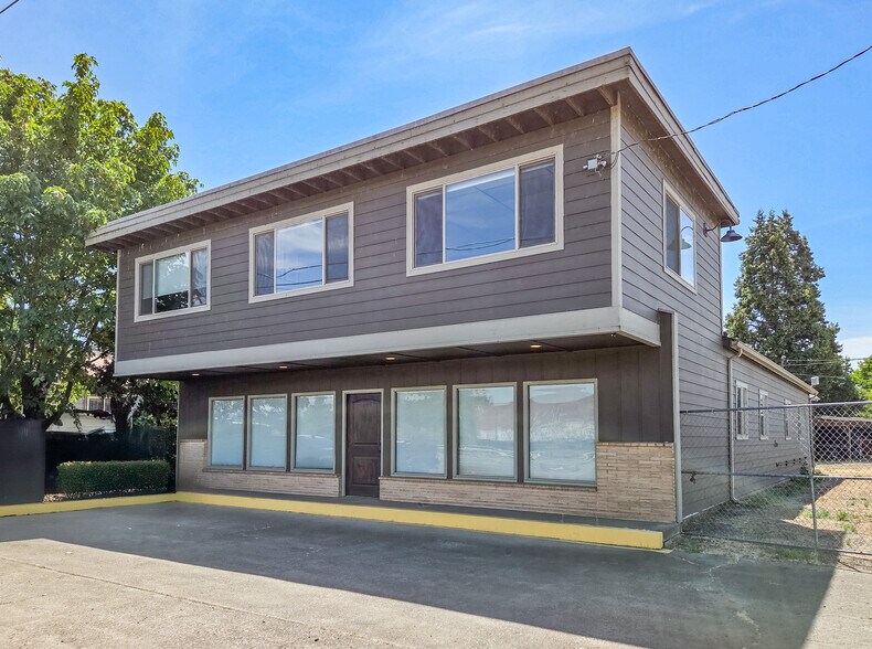 Primary Photo Of 3640 S Santiam Hwy, Lebanon Office For Sale