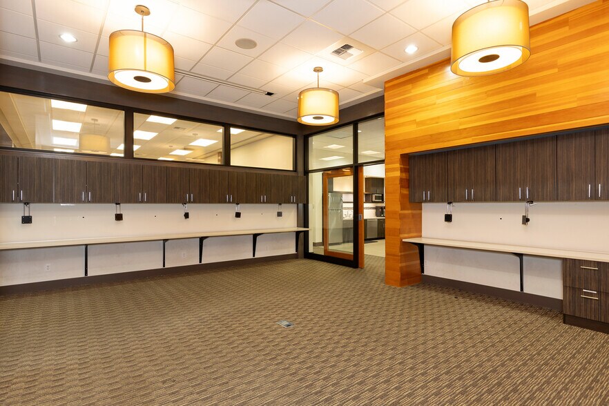 More Photos Of 2420 2nd Ave, Seattle Storefront Retail Office For Sale