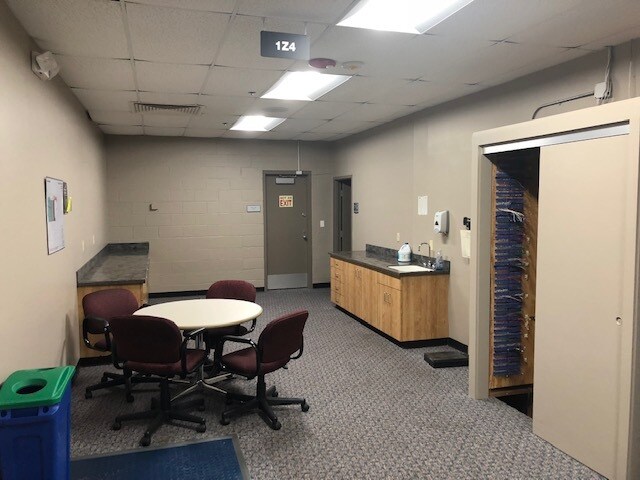 More Photos Of 8201 N University St, Peoria Distribution For Lease