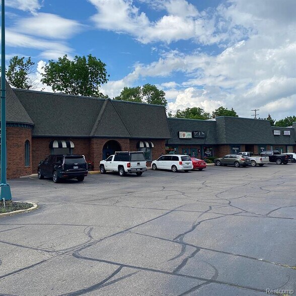 More Photos Of 11225 S Saginaw St, Grand Blanc Storefront Retail Office For Sale