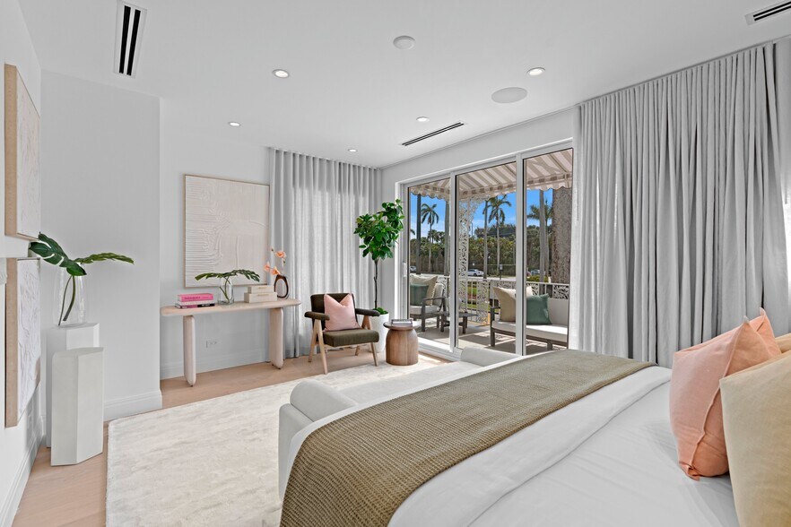 More Photos Of 255 Royal Poinciana Way, Palm Beach Storefront Retail Residential For Sale