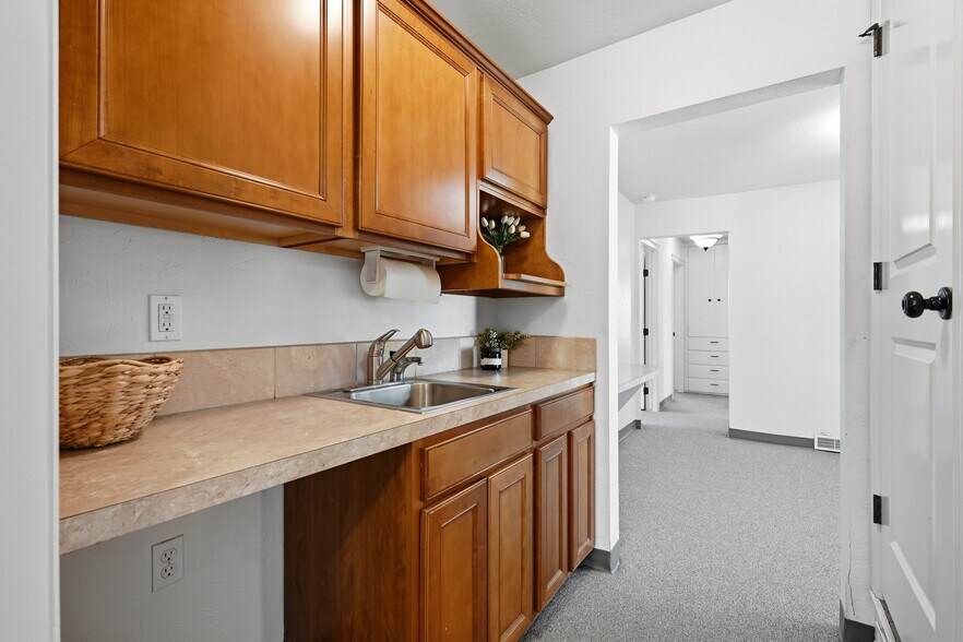 More Photos Of 2490 N Locust Grove Rd, Meridian Office For Sale