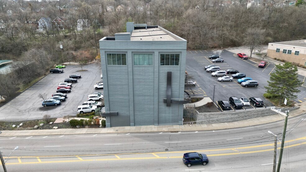More Photos Of 2055 Reading Rd, Cincinnati Medical For Lease