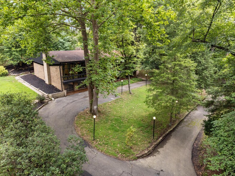 More Photos Of 176 Kingsview Dr, Weirton Showroom For Sale