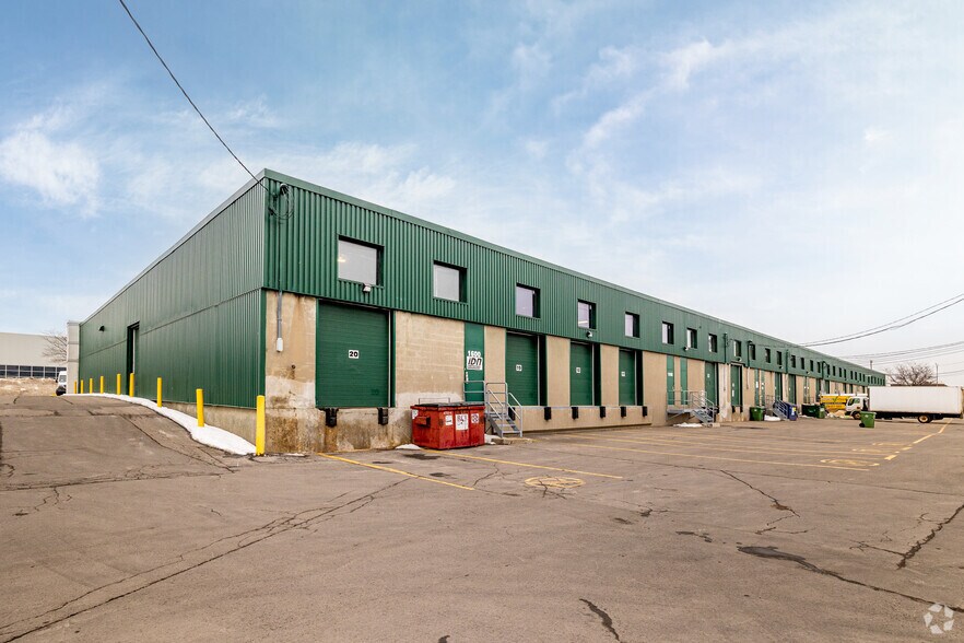 More Photos Of 1550-1600 Rue Beaulac, Montréal Distribution For Lease