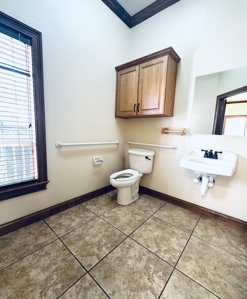 More Photos Of 5115 S Lakeland Dr, Lakeland Office For Lease