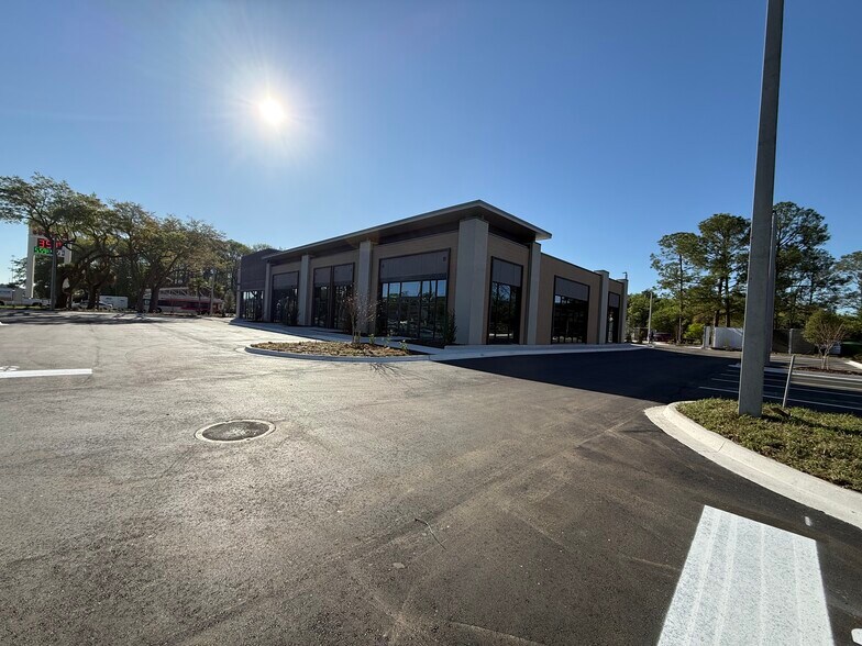 More Photos Of 8730 Baymeadows Rd, Jacksonville Storefront For Lease