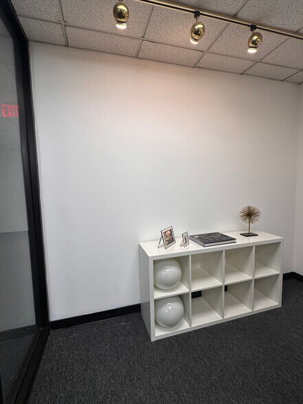More Photos Of 1143-1147 47th Ave, Long Island City Showroom For Lease