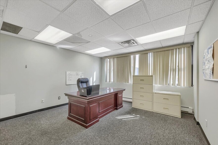 More Photos Of 8 Revolutionary Rd, Ossining Medical For Lease