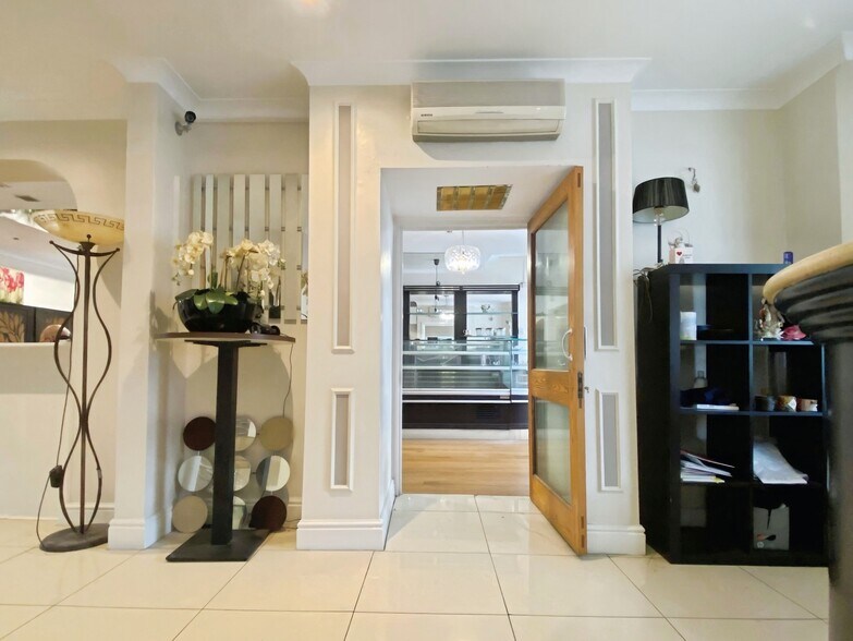 More Photos Of 144-150 Caversham Rd, Reading Hotel For Sale