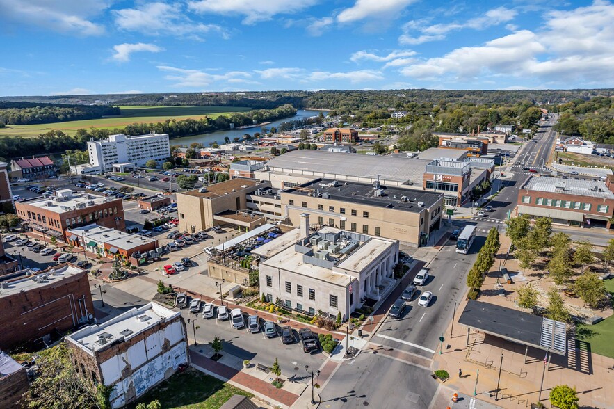 More Photos Of 131 Strawberry Alley Aly, Clarksville General Retail For Lease