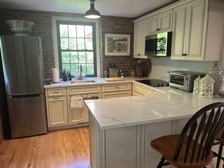 More Photos Of 7 Water St, Amesbury Loft Creative Space For Lease