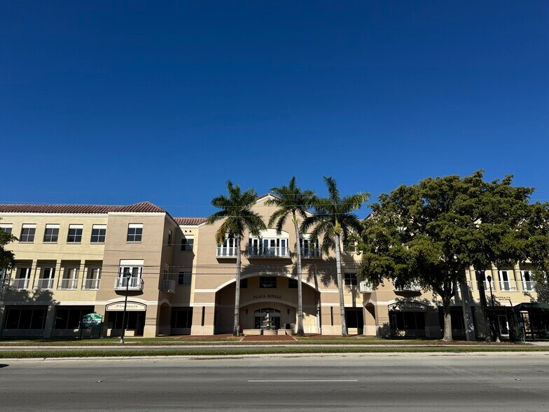 More Photos Of 15600 NW 67th Ave, Miami Lakes Office For Lease