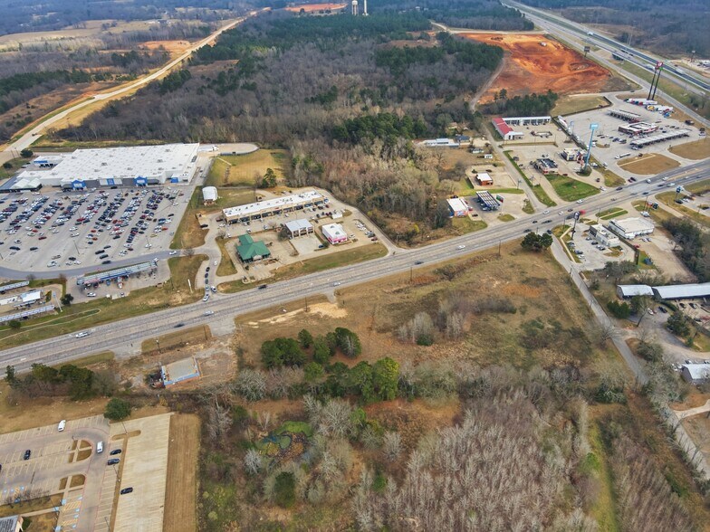 More Photos Of 3207 S Main St, Lindale Land For Lease