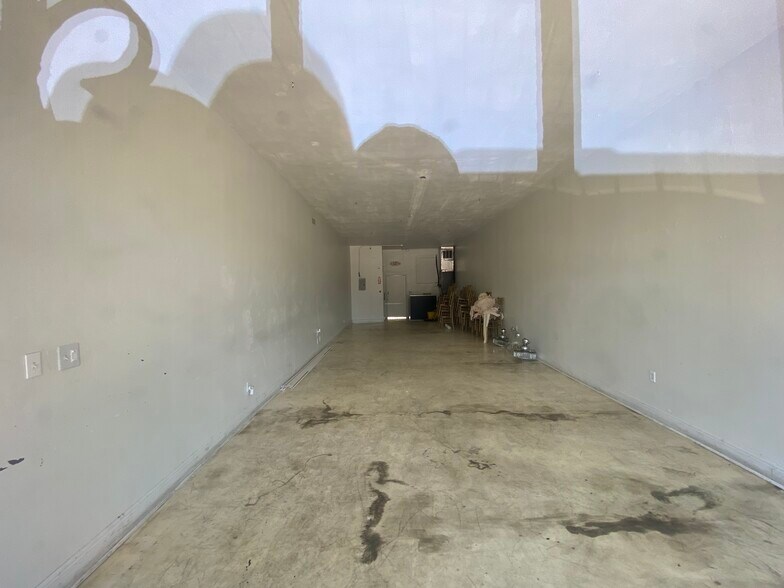 More Photos Of 3201 NW 87th St, Miami General Retail For Lease