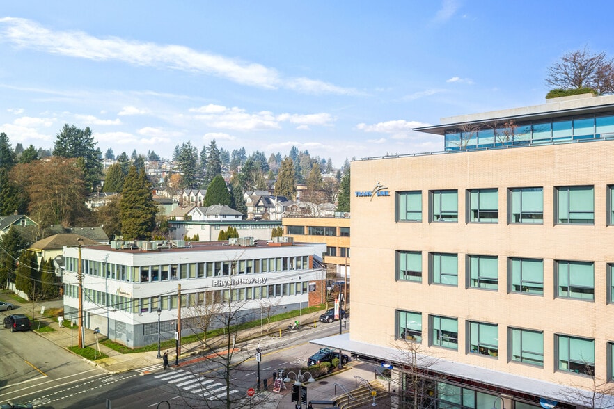 More Photos Of 233 Nelson's Cres, New Westminster Medical For Sale