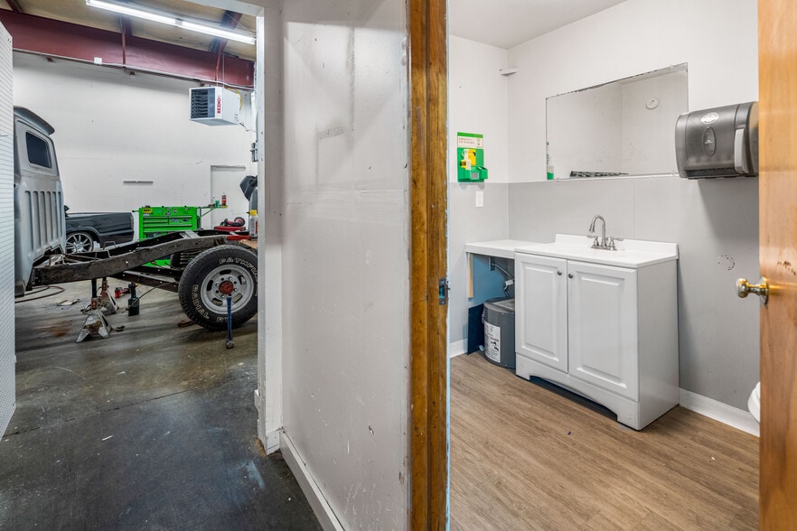 More Photos Of 1033 Avenue D, Snohomish Storefront For Lease