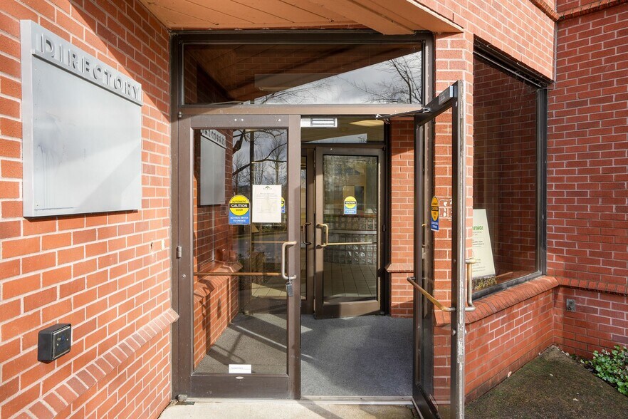 More Photos Of 2965 Ryan Dr SE, Salem Office For Sale