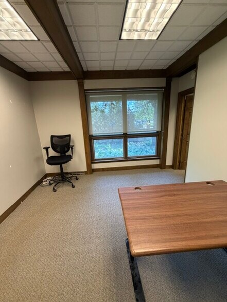 More Photos Of 18340 Minnetonka Blvd, Deephaven Office For Lease