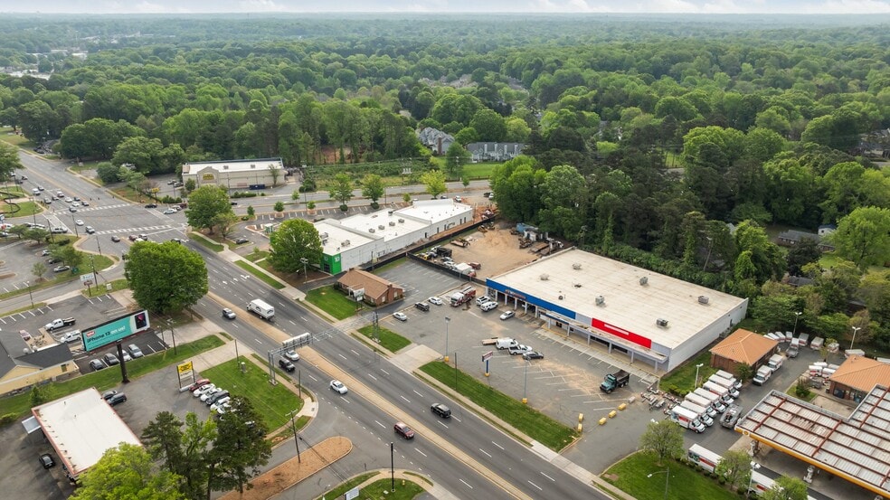 More Photos Of 5006 Albemarle Rd, Charlotte Freestanding For Lease