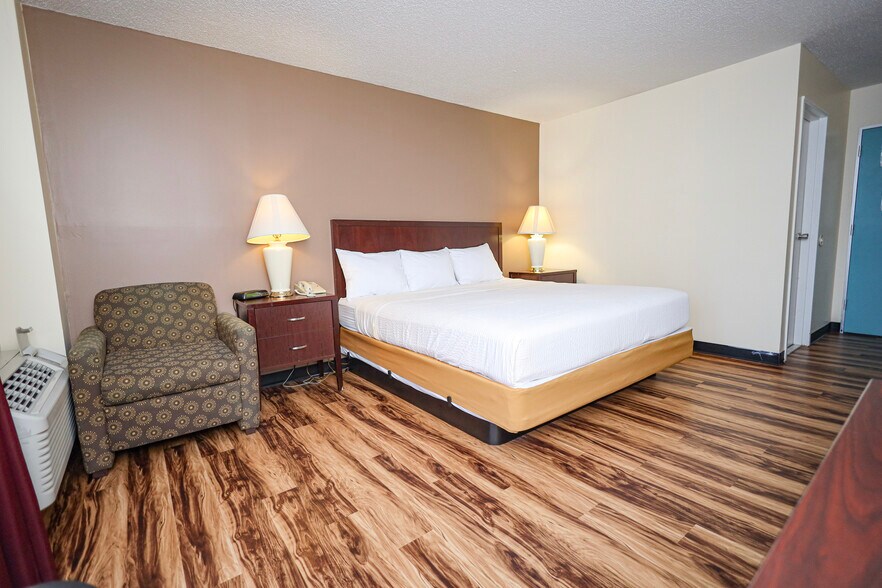 More Photos Of 14043 Brookpark Rd, Brook Park Hotel For Sale