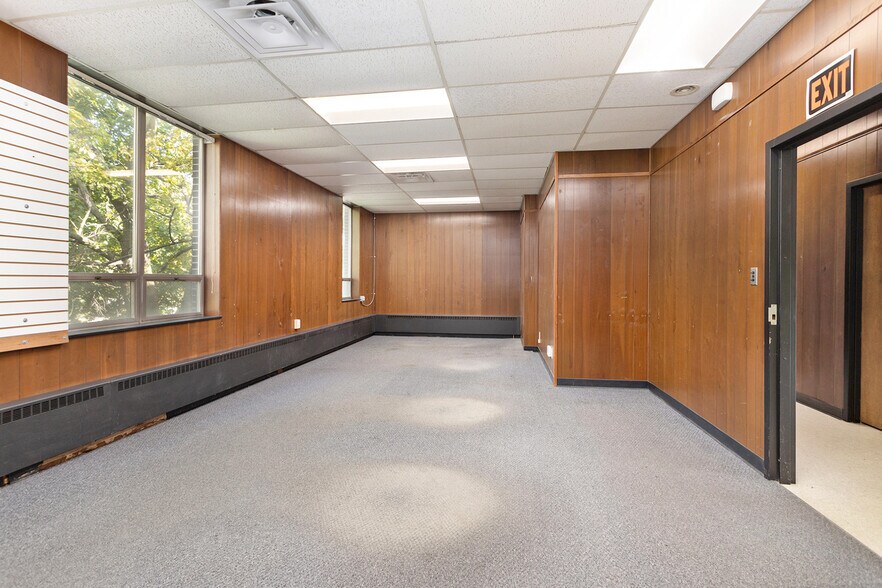 More Photos Of 500 W Crosstown Pky, Kalamazoo Medical For Sale