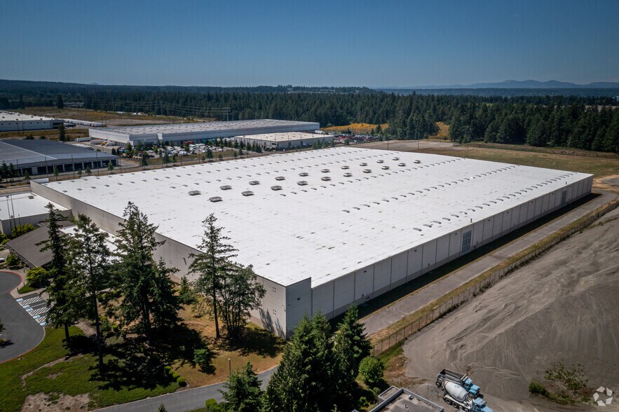 More Photos Of 4175 Pioneer Ave, Dupont Distribution For Lease