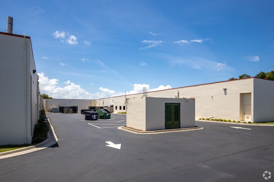 More Photos Of 1333-1335 Gateway Dr, Melbourne Flex For Lease