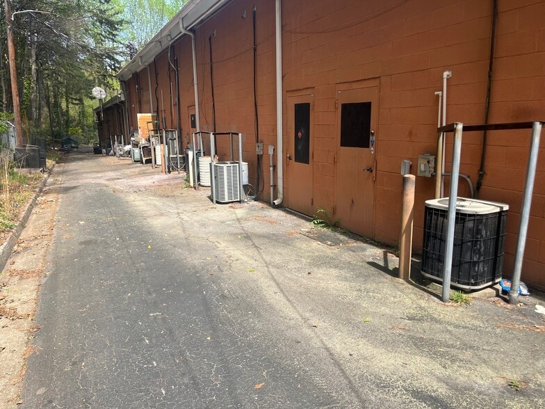 More Photos Of 414 N Hairston Rd, Stone Mountain Freestanding For Sale