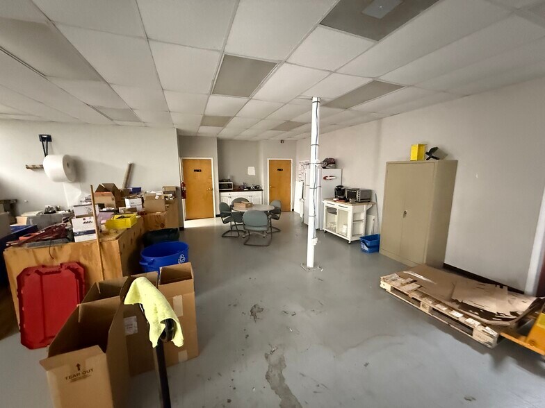 More Photos Of 1903-2003 Perimeter Rd, Greenville Light Distribution For Lease